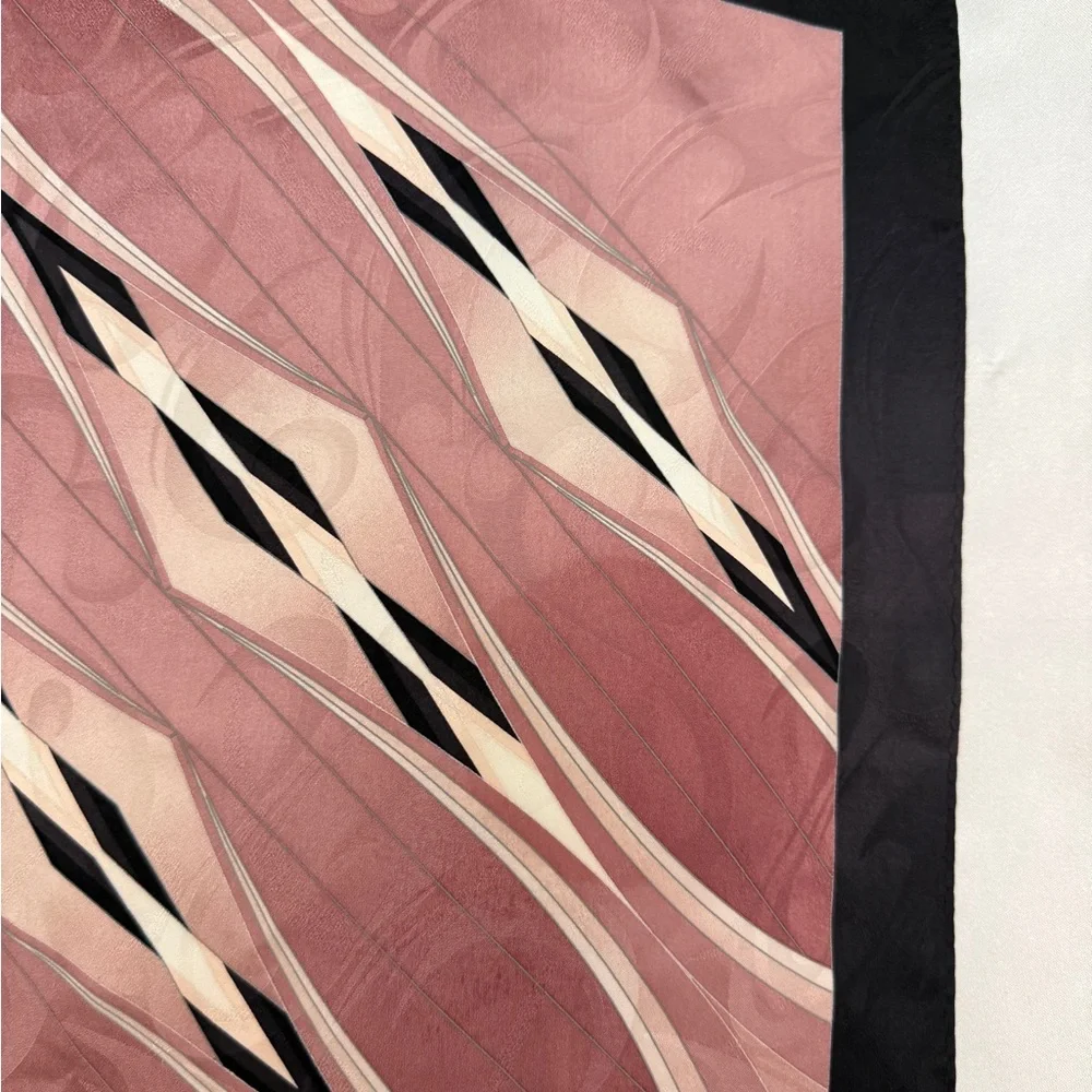 Geometric Pattern Silk Pocket Square - Picture 4 of 9